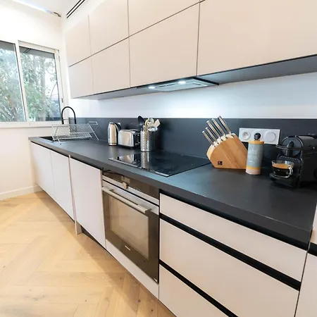 Daire Magnifique Avec Piscine Et Jardin *