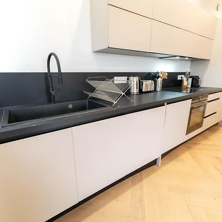 Daire Magnifique Avec Piscine Et Jardin *