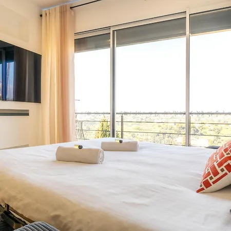 Magnifique Avec Piscine Et Jardin * Nice